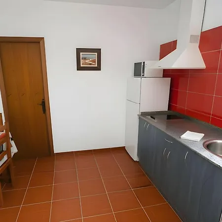 Con Aire Acondicionado Y Parking Solo Aceptamos Familias Y Parejas