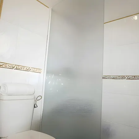 Con Aire Acondicionado Y Parking Solo Aceptamos Familias Y Parejas Appartement