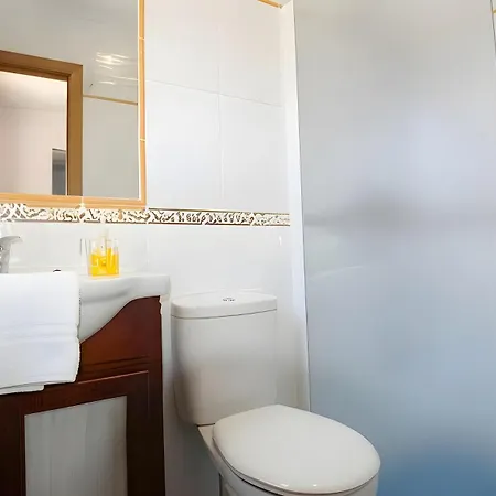 Con Aire Acondicionado Y Parking Solo Aceptamos Familias Y Parejas Appartement