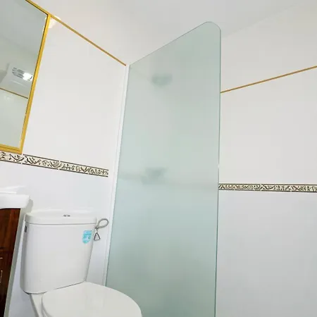 Con Aire Acondicionado Y Parking Solo Aceptamos Familias Y Parejas Apartmán