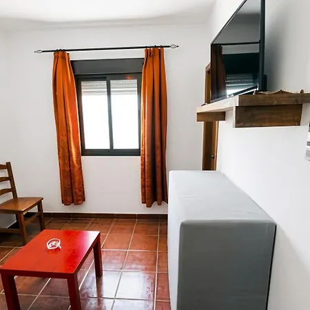 Con Aire Acondicionado Y Parking Solo Aceptamos Familias Y Parejas